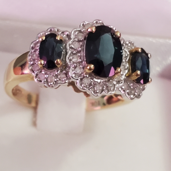 10K Gold Ring - Picture 3 of 17